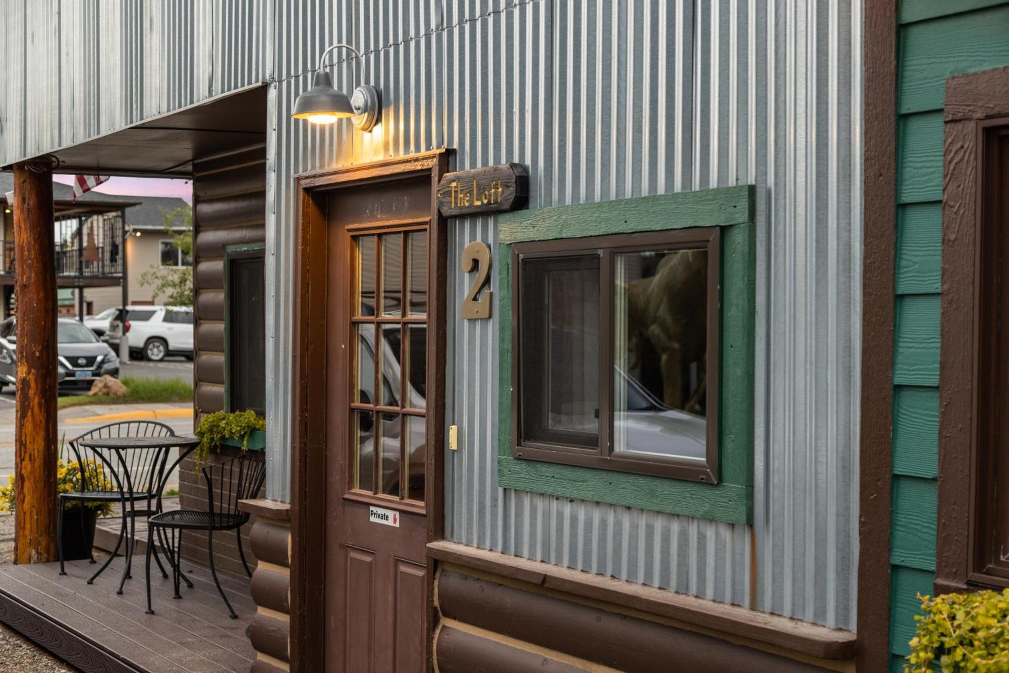 ホテル The Bucking Moose ウェスト・イエローストーン エクステリア 写真
